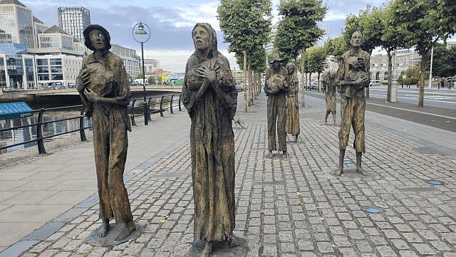 great_famine_sculptures_in_dublin.jpg